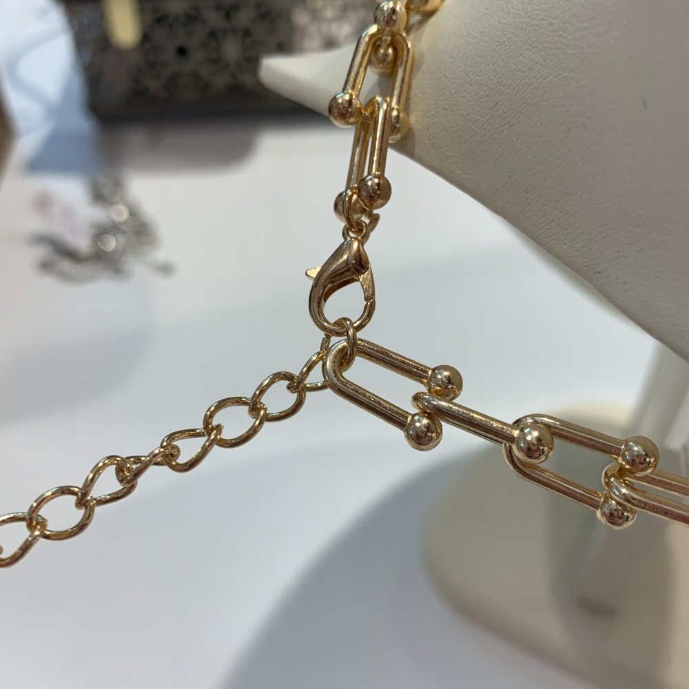 ❌SOLD OUT❌ DAKOTA GOLD CHAIN LINK NECKLACE - Picture 2 of 2